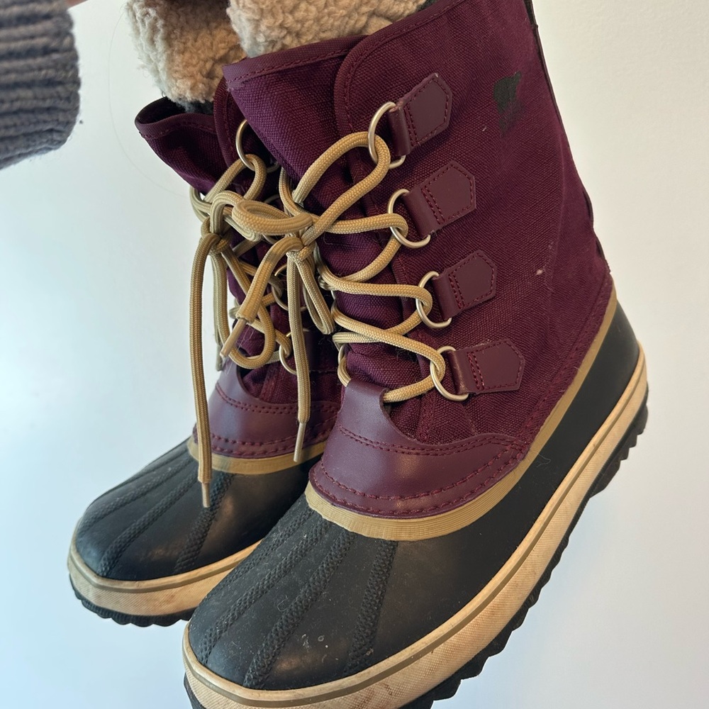 Women's Burgundy Winter Boots